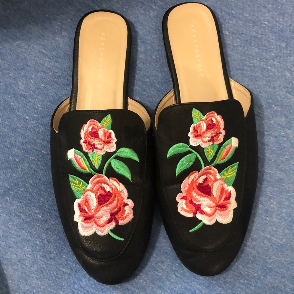 Aeropostale embroidered leather mule ⁉️⁉️